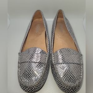 VIONIC Larrun Womens Sz 7.5 Metallic Gunmetal Faux Snake Pattern Slip On Loafers